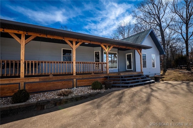 view of front of property featuring crawl space and a porch