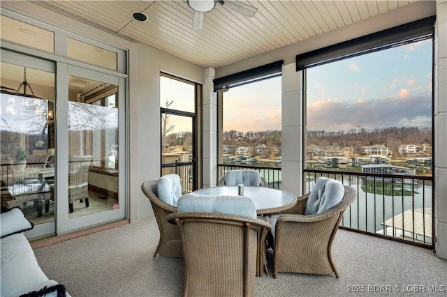 sunroom / solarium with a ceiling fan