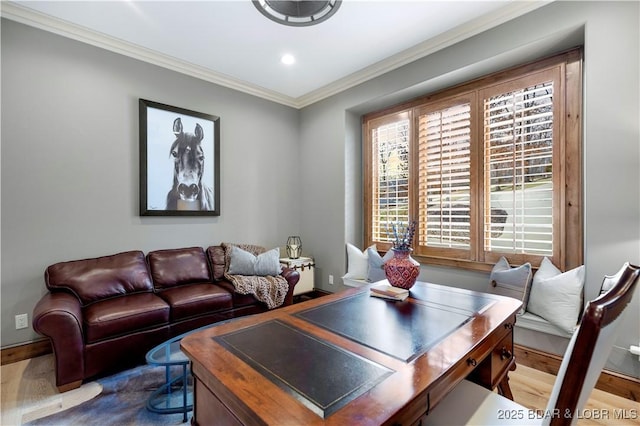 living room with recessed lighting, wood finished floors, baseboards, and ornamental molding