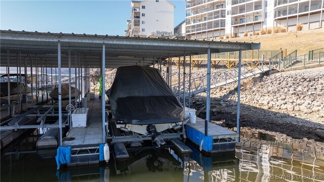 dock area featuring boat lift