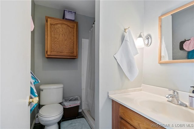 bathroom with curtained shower, toilet, and vanity