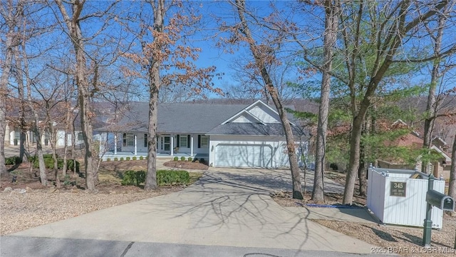view of front facade with driveway and a garage