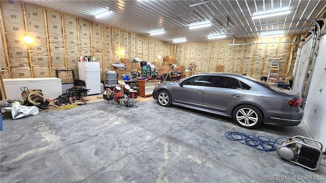 garage with freestanding refrigerator