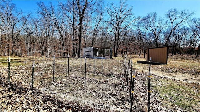 view of yard featuring an outbuilding