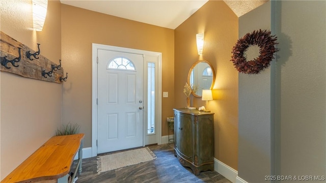 foyer entrance featuring baseboards