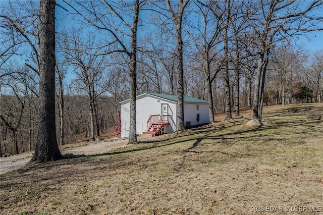 view of yard featuring a wooded view