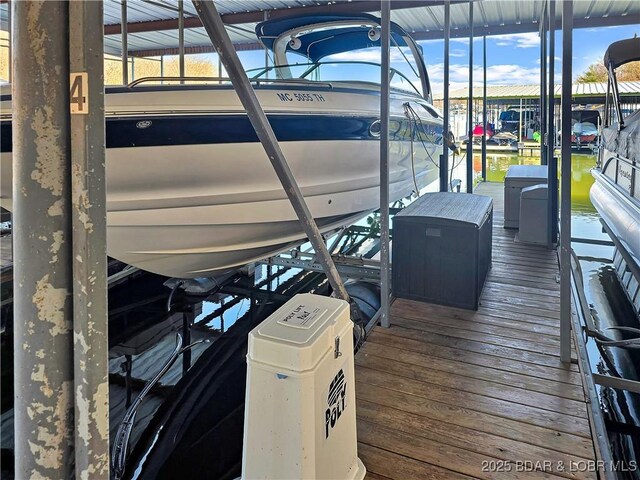 dock area featuring boat lift