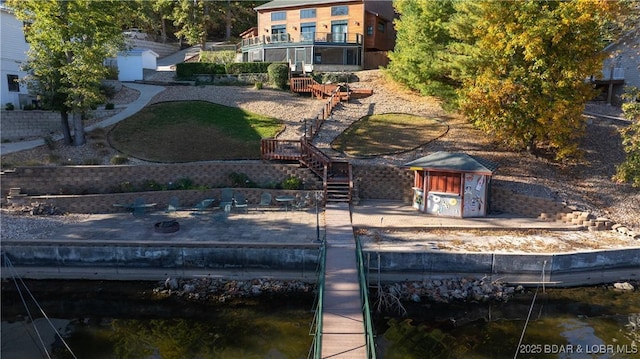 bird's eye view featuring a water view