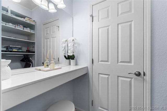 372 W Palisades Condo Dr Unit 4A, Lake Ozark, MO 65049 - bathroom featuring a chandelier and ornamental molding