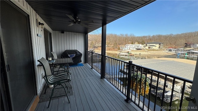 balcony featuring ceiling fan