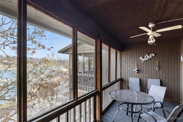 sunroom / solarium featuring ceiling fan