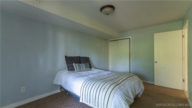 bedroom with baseboards, carpet, and a closet