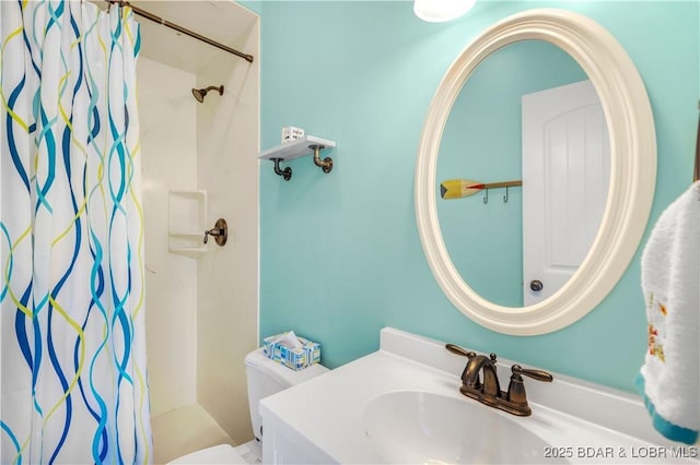 full bath with curtained shower, toilet, and vanity