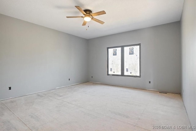 empty room featuring ceiling fan