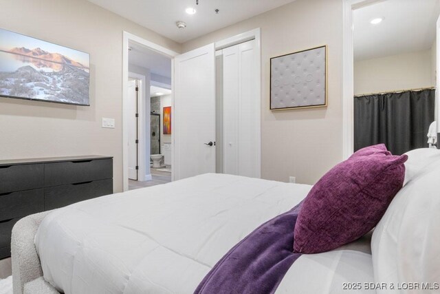 1045 Topsider Ln Unit 113, Osage Beach, MO 65065 - bedroom with a closet, ensuite bathroom, and recessed lighting