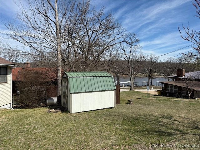view of yard with an outdoor structure and a storage shed
