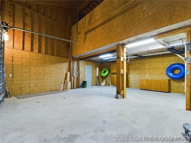 3760 Dogwood Dr, Stover, MO 65078 - view of garage