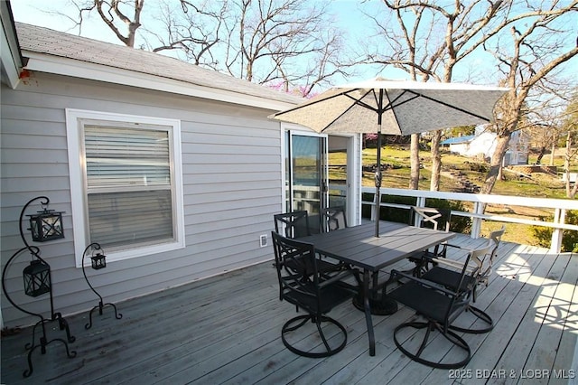 deck with outdoor dining space