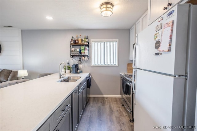 2500 Bay Point Ln Unit 135, Osage Beach, MO 65065 - kitchen featuring light wood-type flooring, visible vents, light countertops, a sink, and stainless steel appliances