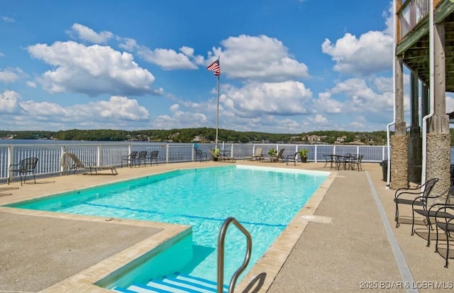 1481 Ledges Dr Unit 1046, Osage Beach, MO 65065 - community pool with a patio area and fence