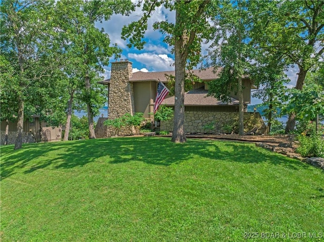 16 Hawk Hill Ct, Lake Ozark, MO 65049 - view of green lawn