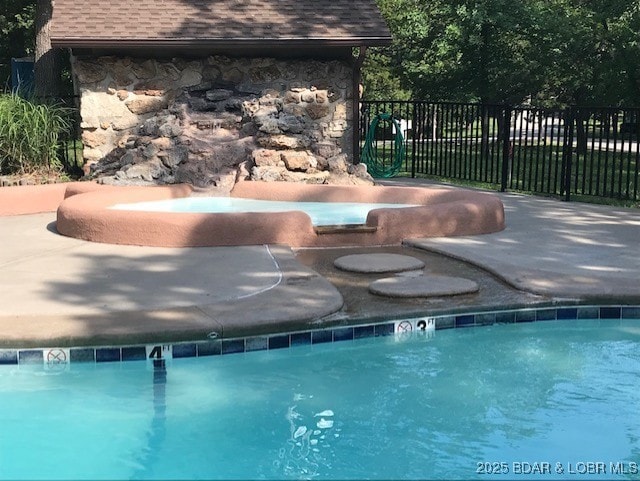 16 Hawk Hill Ct, Lake Ozark, MO 65049 - view of community pool