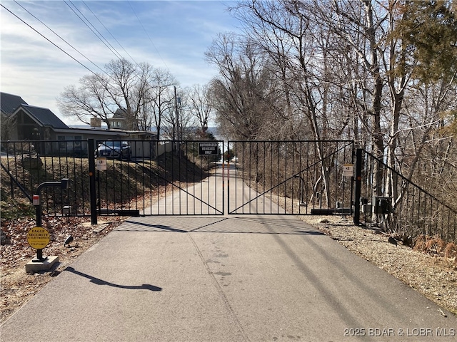 16 Hawk Hill Ct, Lake Ozark, MO 65049 - view of gate