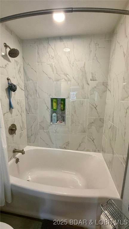 bathroom with shower / bath combo