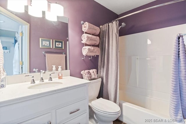 222 Park Place Ln Unit 2A, Kaiser, MO 65047 - full bath featuring toilet, vanity, and shower / bath combo with shower curtain