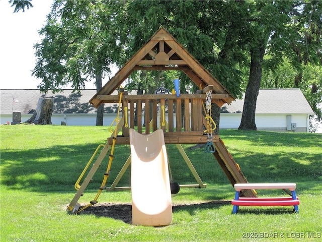 222 Park Place Ln Unit 2A, Kaiser, MO 65047 - view of jungle gym with a yard