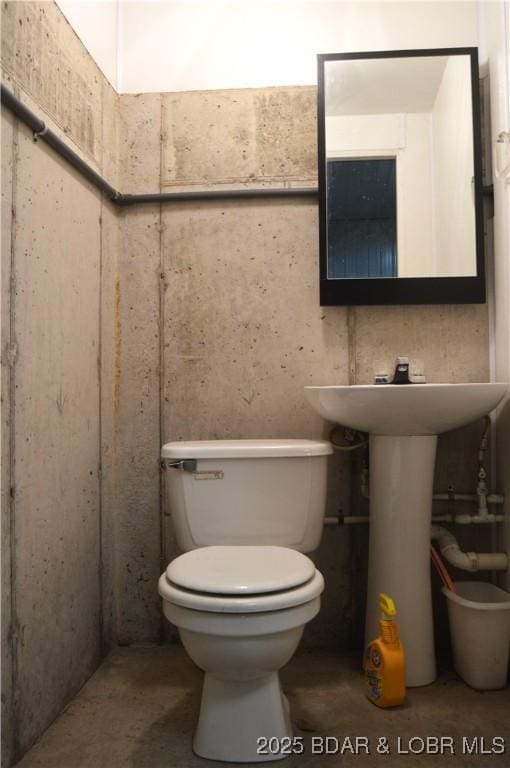 112 Rush Rd, Eldon, MO 65026 - bathroom with toilet