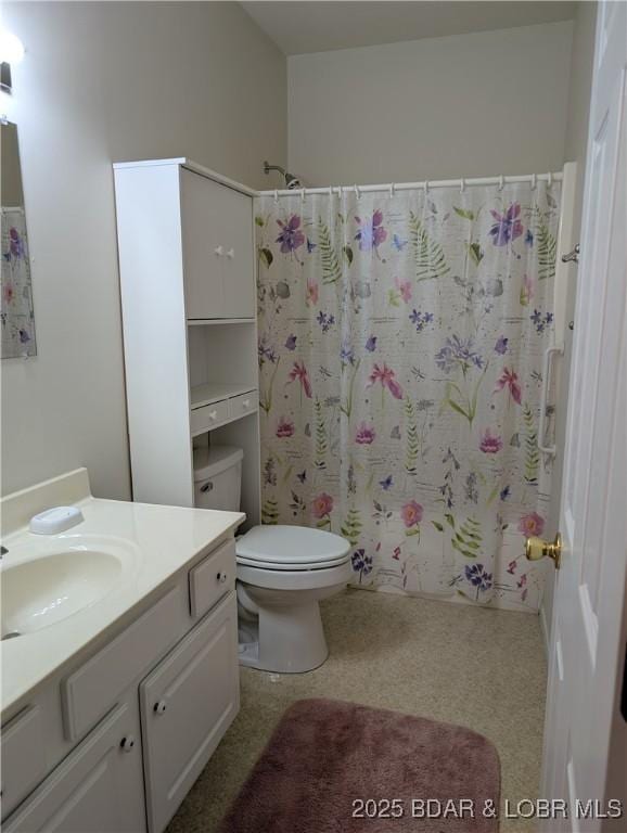 393 Crystal Springs Rd, Linn Creek, MO 65052 - full bath with vanity and a shower with shower curtain
