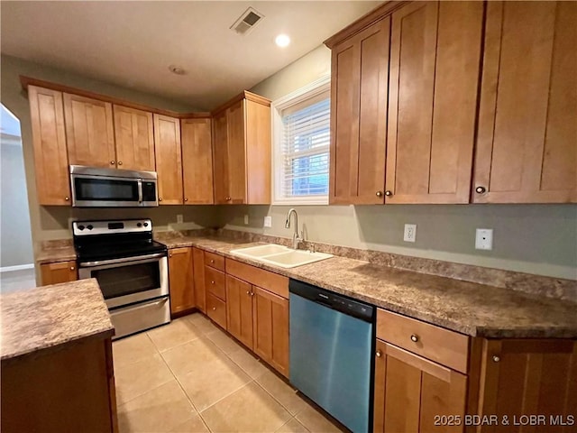 1148 Sweetwater Dr, Four Seasons, MO 65049 - kitchen featuring visible vents, appliances with stainless steel finishes, a sink, light tile patterned floors, and recessed lighting