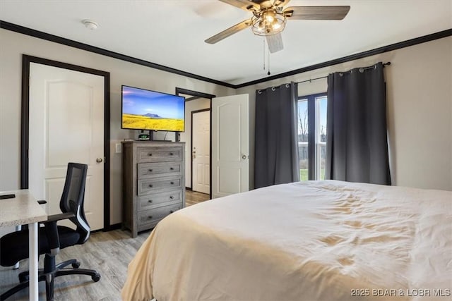 bedroom featuring crown molding, light wood-type flooring, an office area, and a ceiling fan
