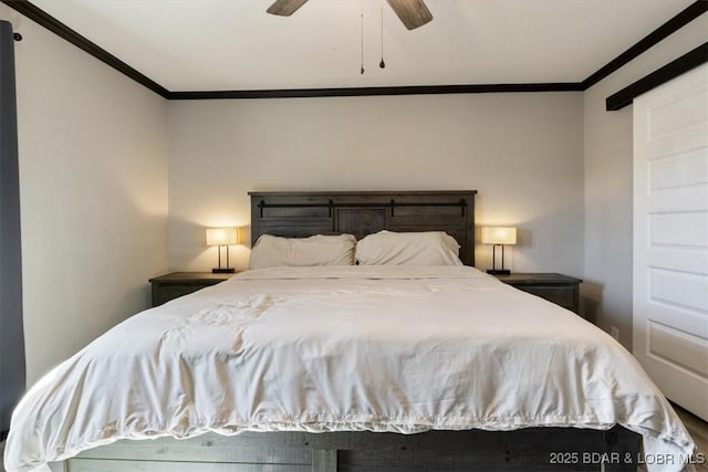 bedroom with crown molding and a ceiling fan