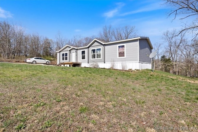 manufactured / mobile home with a front lawn