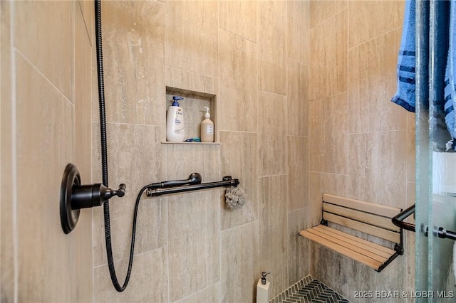 full bath with tiled shower
