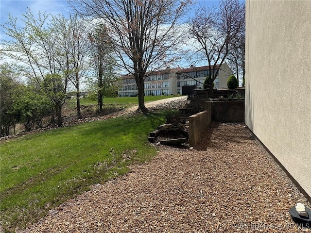 429-1D Racquet Club Dr Unit 1D, Four Seasons, MO 65049 - view of yard