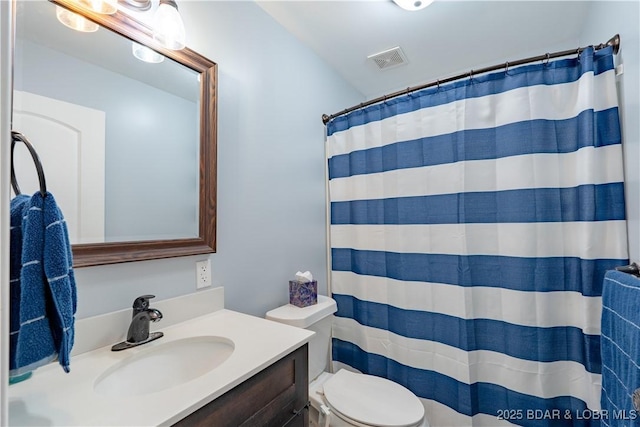bathroom with toilet, a shower with curtain, vanity, and visible vents