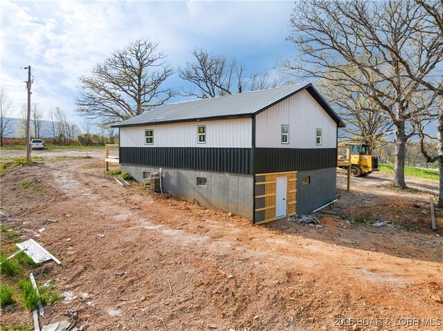 3053 Doc Ridgeway Dr, Roach, MO 65787 - view of side of home with metal roof