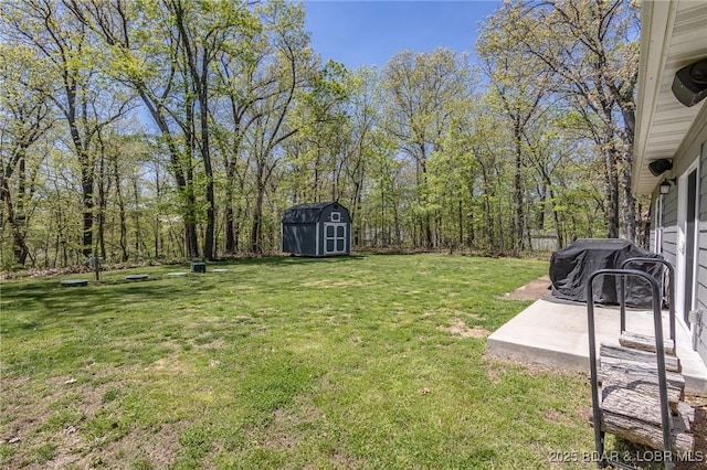 284 Bloomington Dr, Lake Ozark, MO 65049 - view of grassy yard with a storage shed and a patio