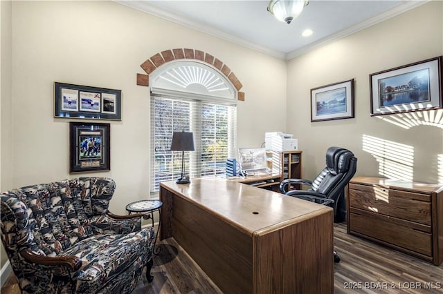 office area with crown molding, recessed lighting, and dark wood-type flooring