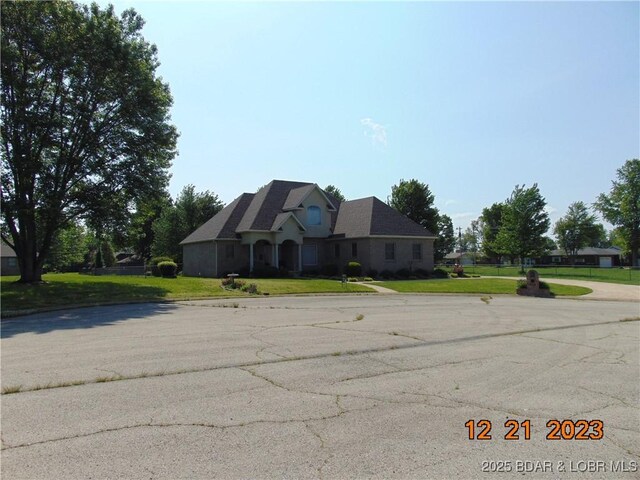 1932 Mimosa Ct, Lebanon, MO 65536 - view of front of home featuring a front lawn