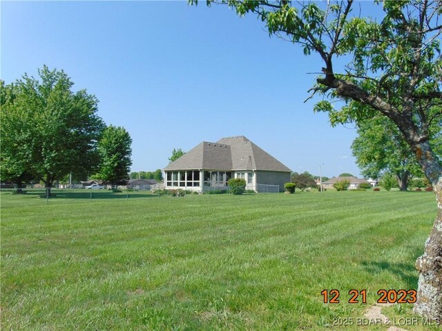 1932 Mimosa Ct, Lebanon, MO 65536 - view of green lawn
