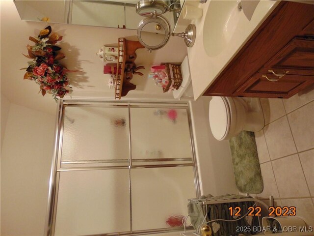 1932 Mimosa Ct, Lebanon, MO 65536 - bathroom with an enclosed shower