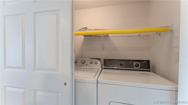 clothes washing area featuring laundry area and washing machine and dryer