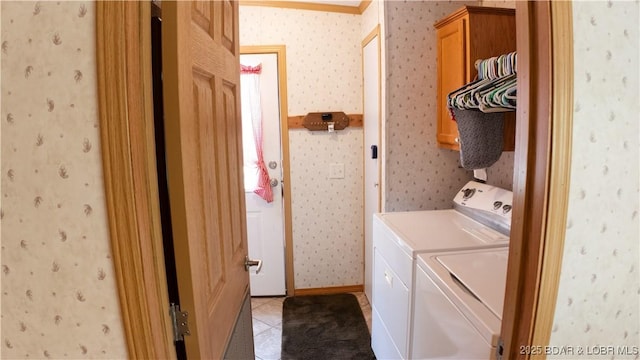 washroom with laundry area, light tile patterned flooring, wallpapered walls, and independent washer and dryer