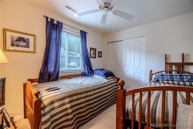 bedroom featuring a ceiling fan, visible vents, carpet, and a closet