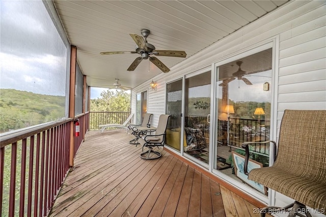 sunroom with ceiling fan