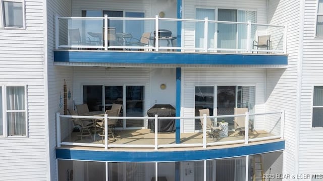 183 Upper Monarch Cove Ct Unit 4E, Lake Ozark, MO 65049 - back of property with a balcony